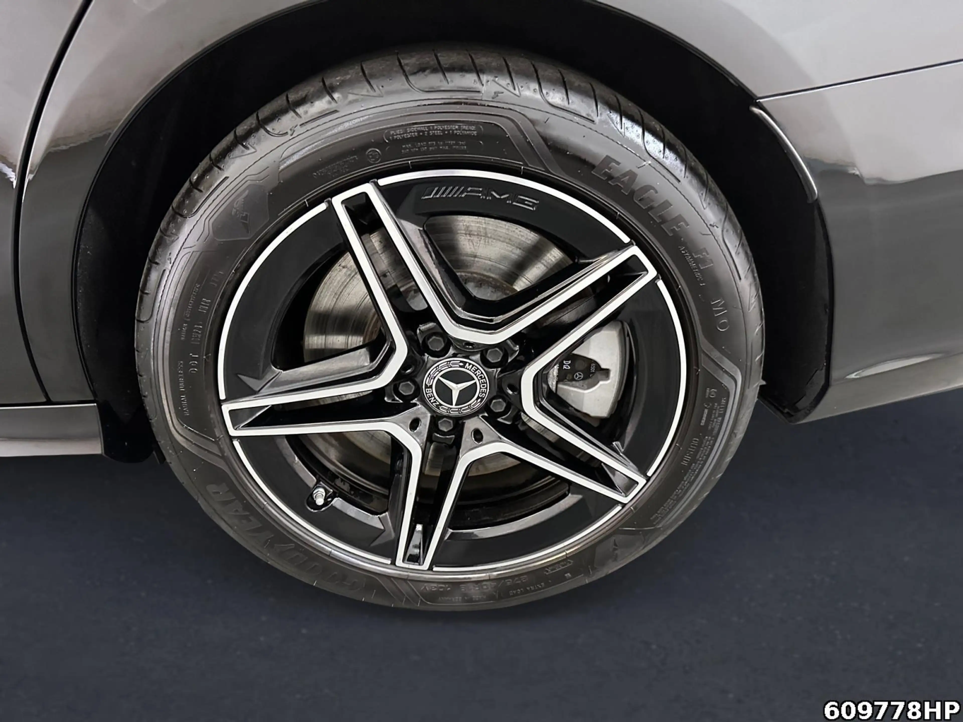 Mercedes-Benz E 300 4M T AMG DISTRONIC 360° Burmester Keyl. — photo 5