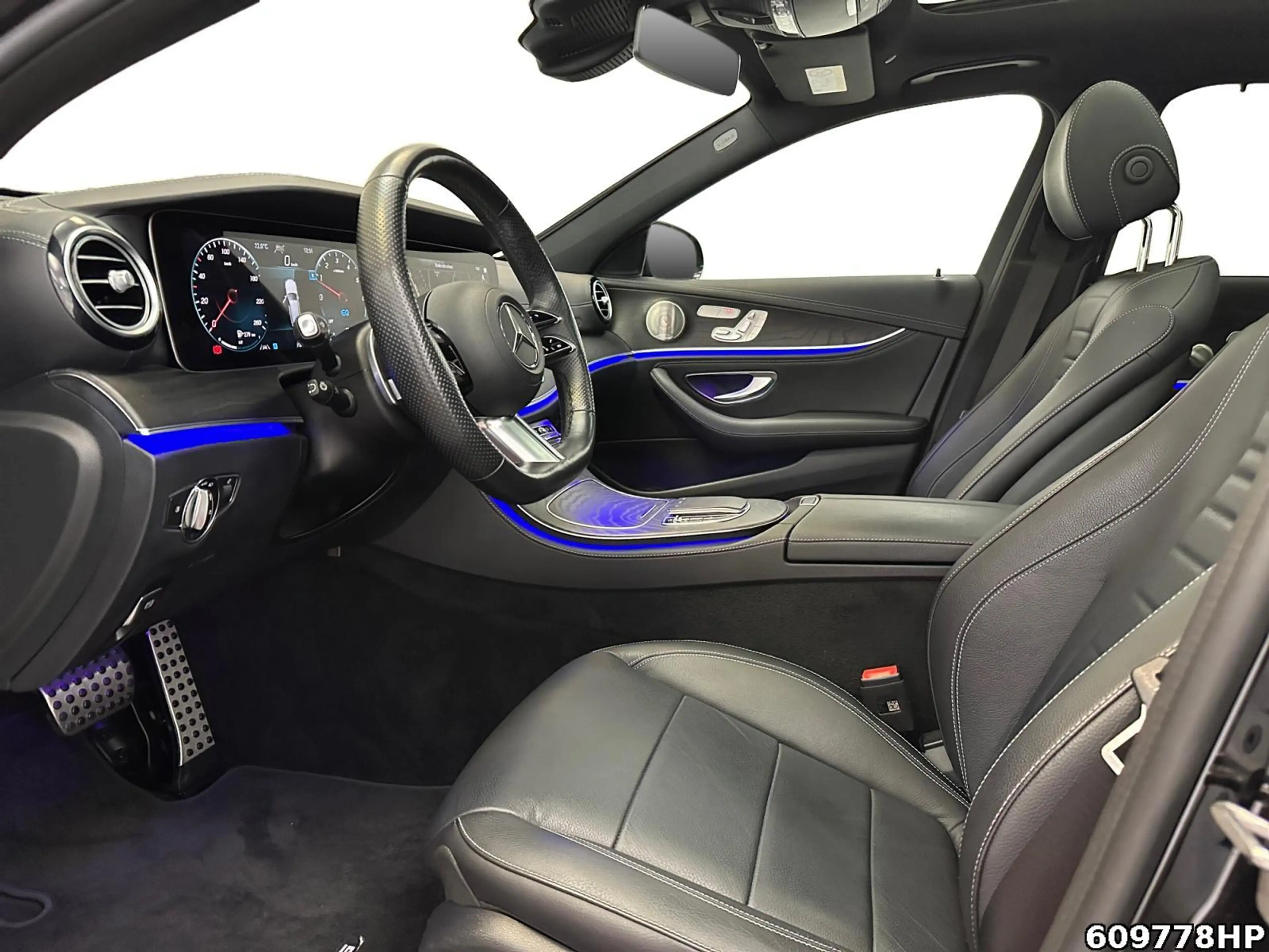 Mercedes-Benz E 300 4M T AMG DISTRONIC 360° Burmester Keyl. — photo 8