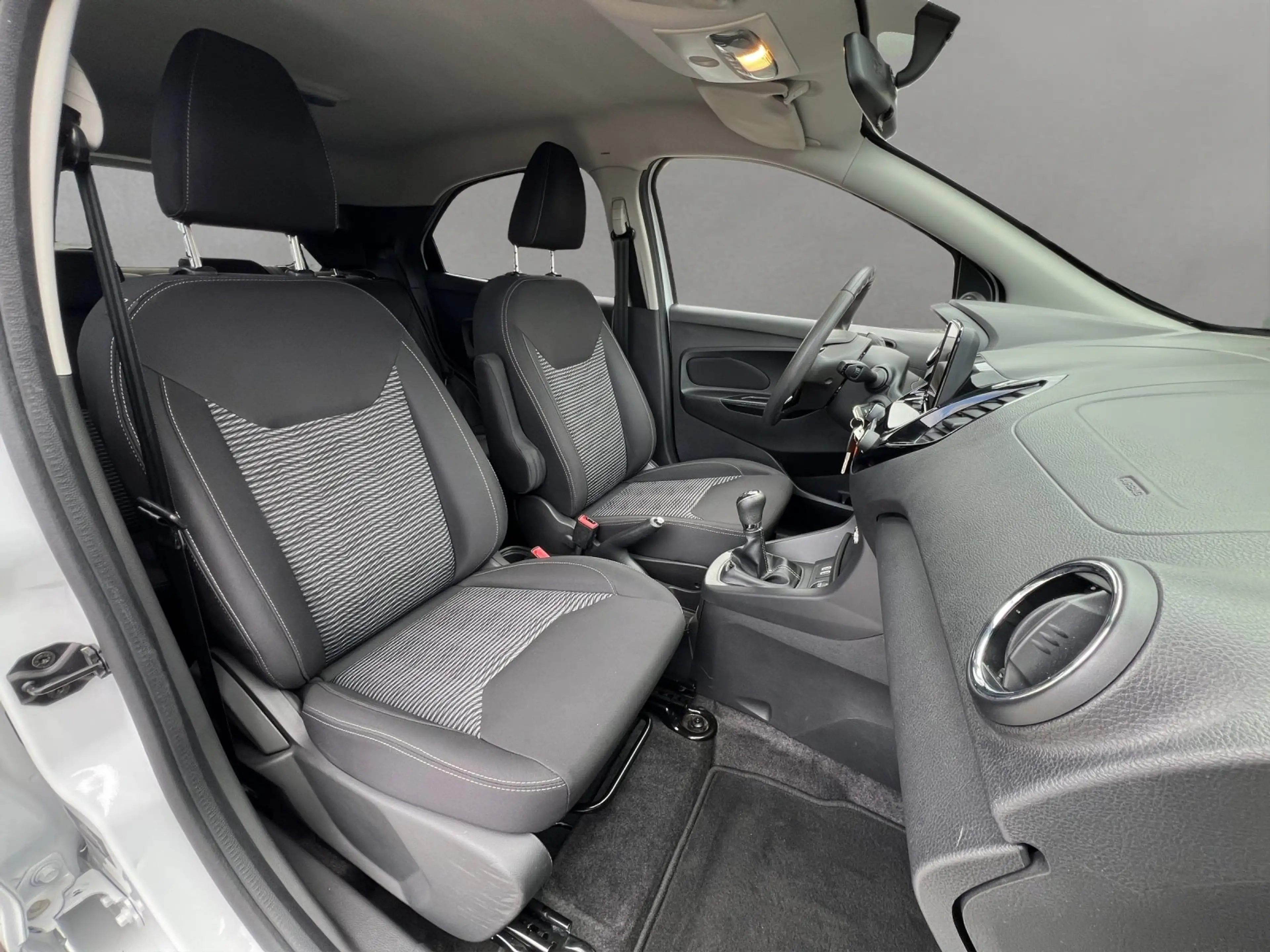 Ford Ka/Ka+ FordKa+ 1.2  Cool & Connect PDC/KLIMA/SHZ/USB/ — photo 8