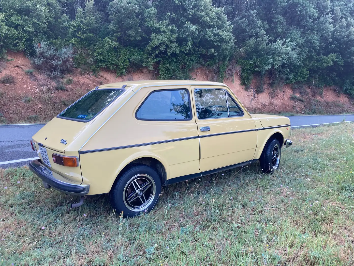 SEAT 127 PRIMERA SERIE Beige - 2