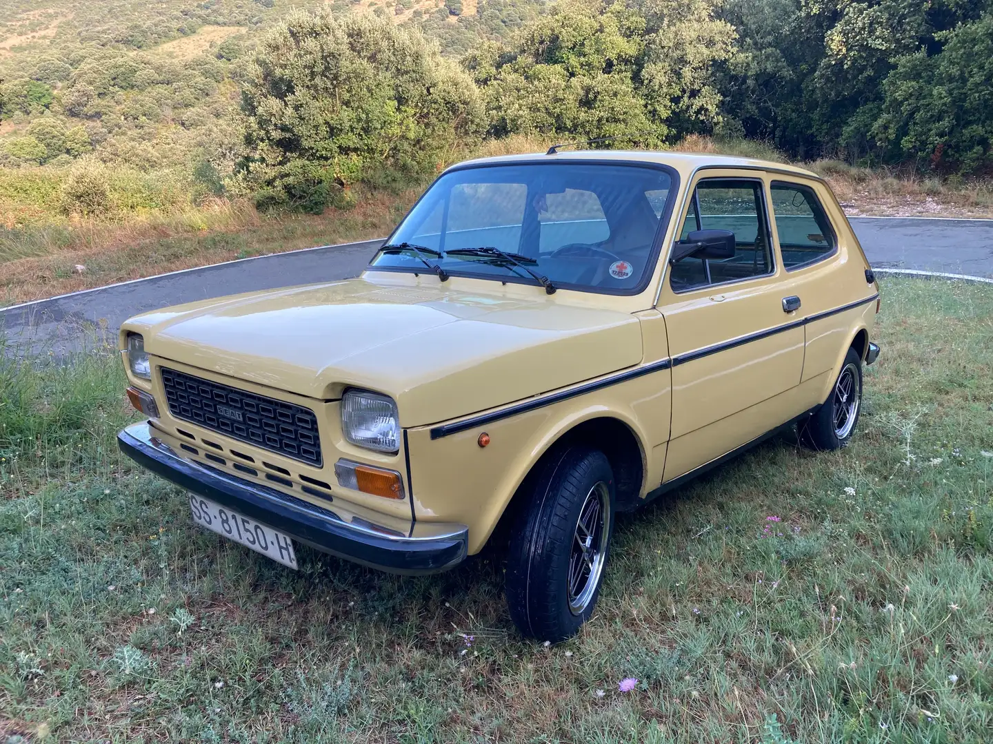 SEAT 127 PRIMERA SERIE Beige - 1