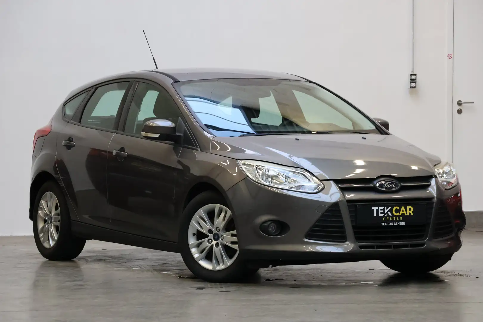 Ford Focus Focus 1.6 TDCi DPF Start-Stopp-System Trend Grijs - 1