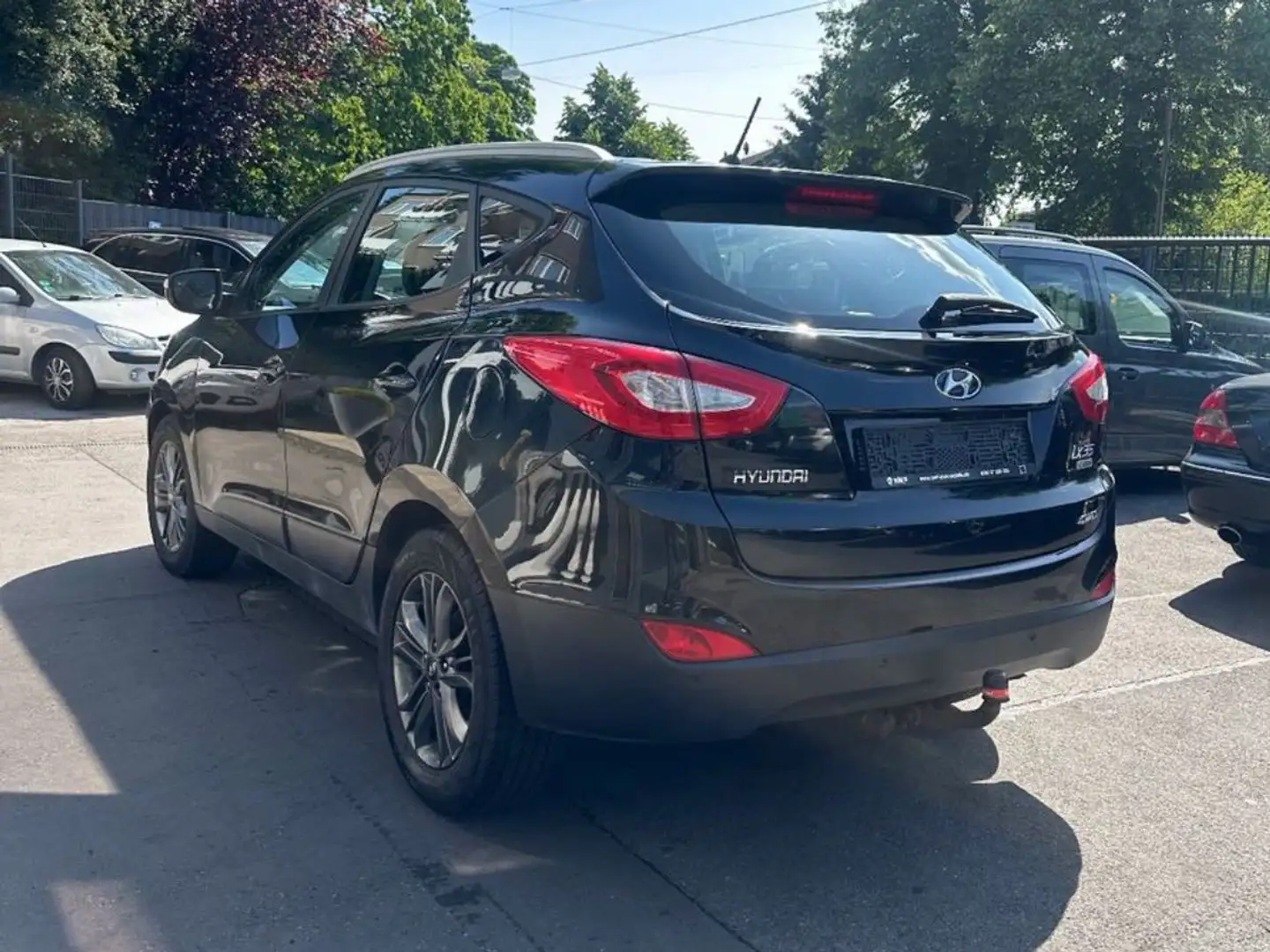 Hyundai iX35 2.0 CRDi 4WD Automatik AHK Klima Leder Noir - 2