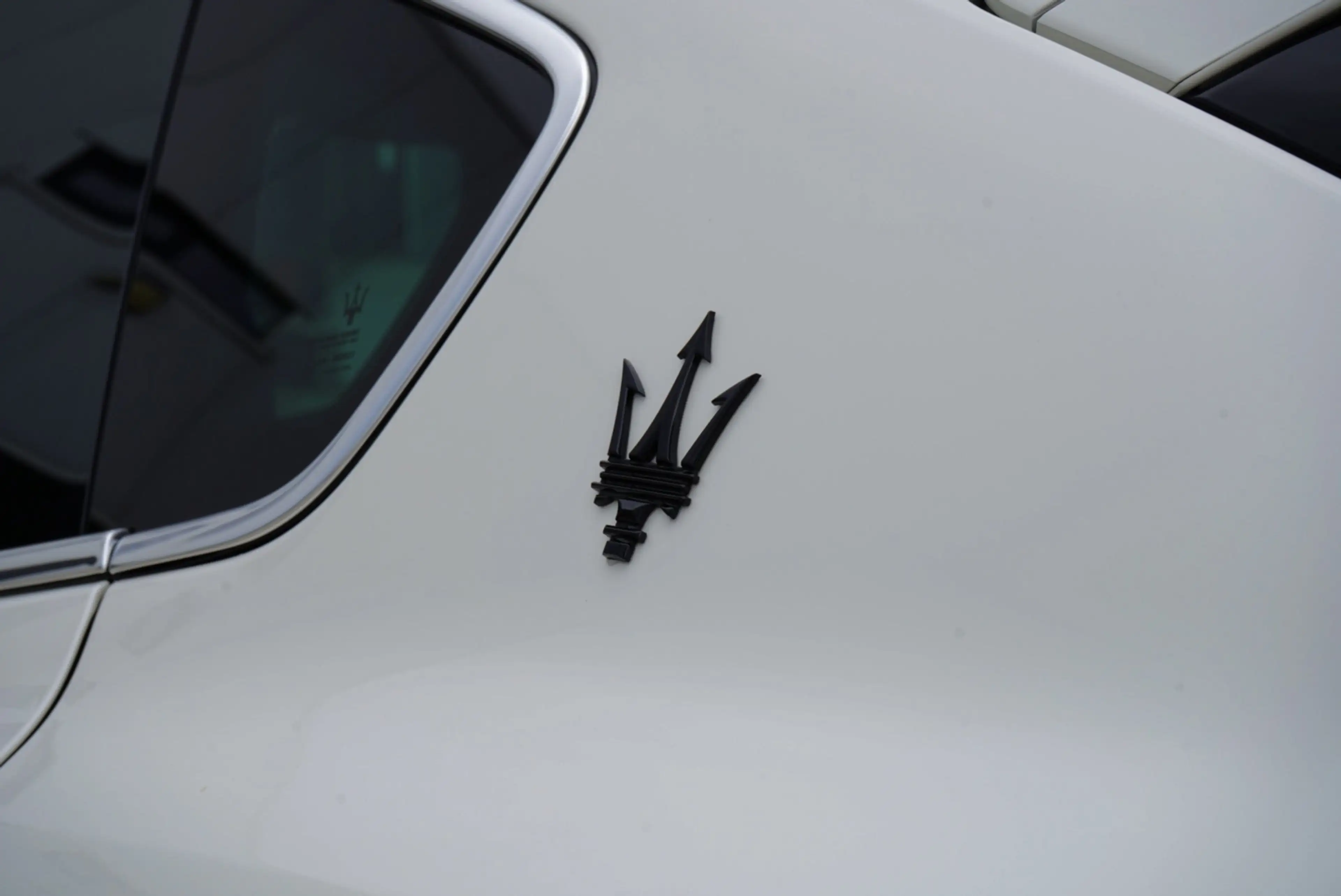Maserati Levante 3.0 V6 SQ4 AWD GranLusso Modena S — photo 11