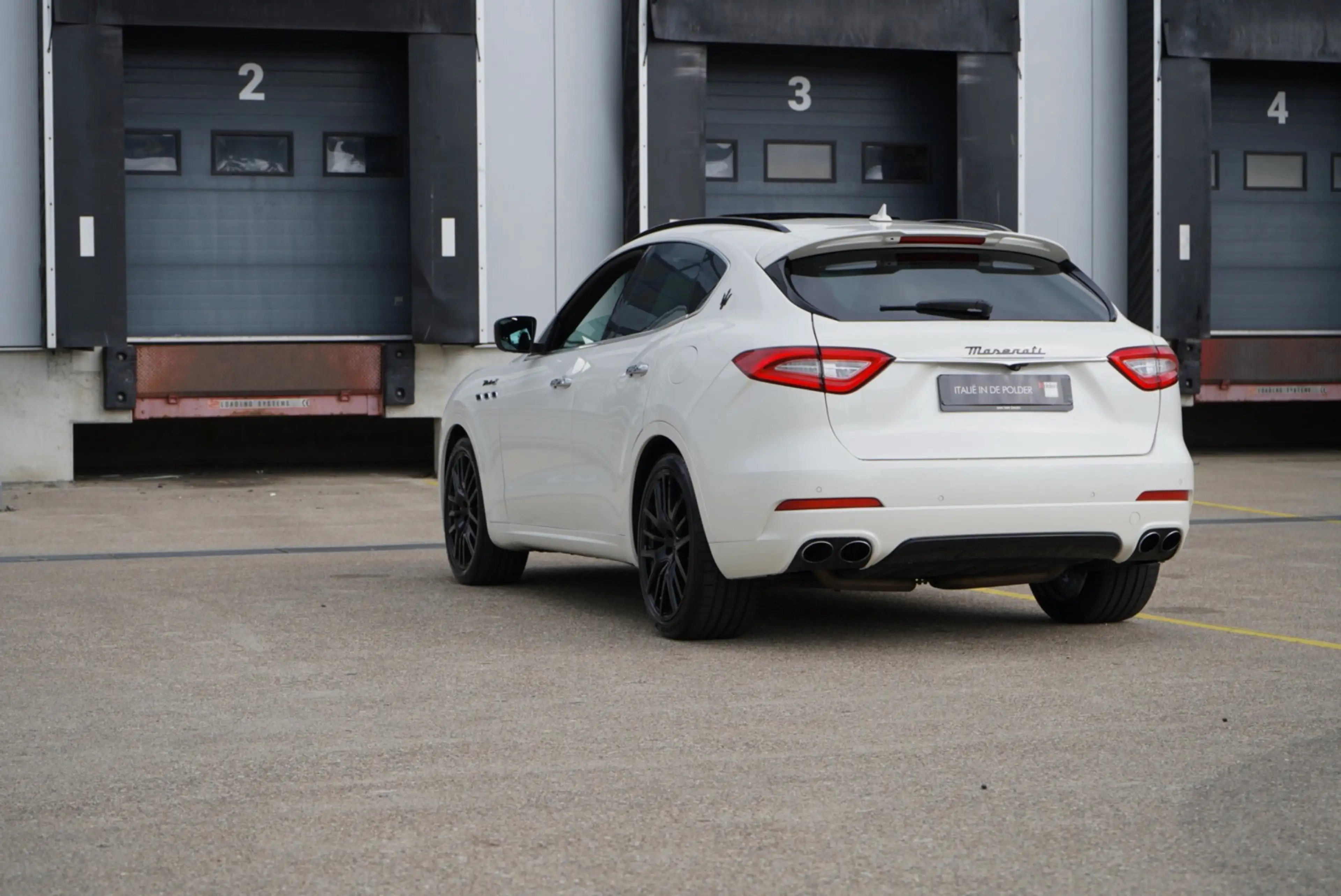 Maserati Levante 3.0 V6 SQ4 AWD GranLusso Modena S — photo 10