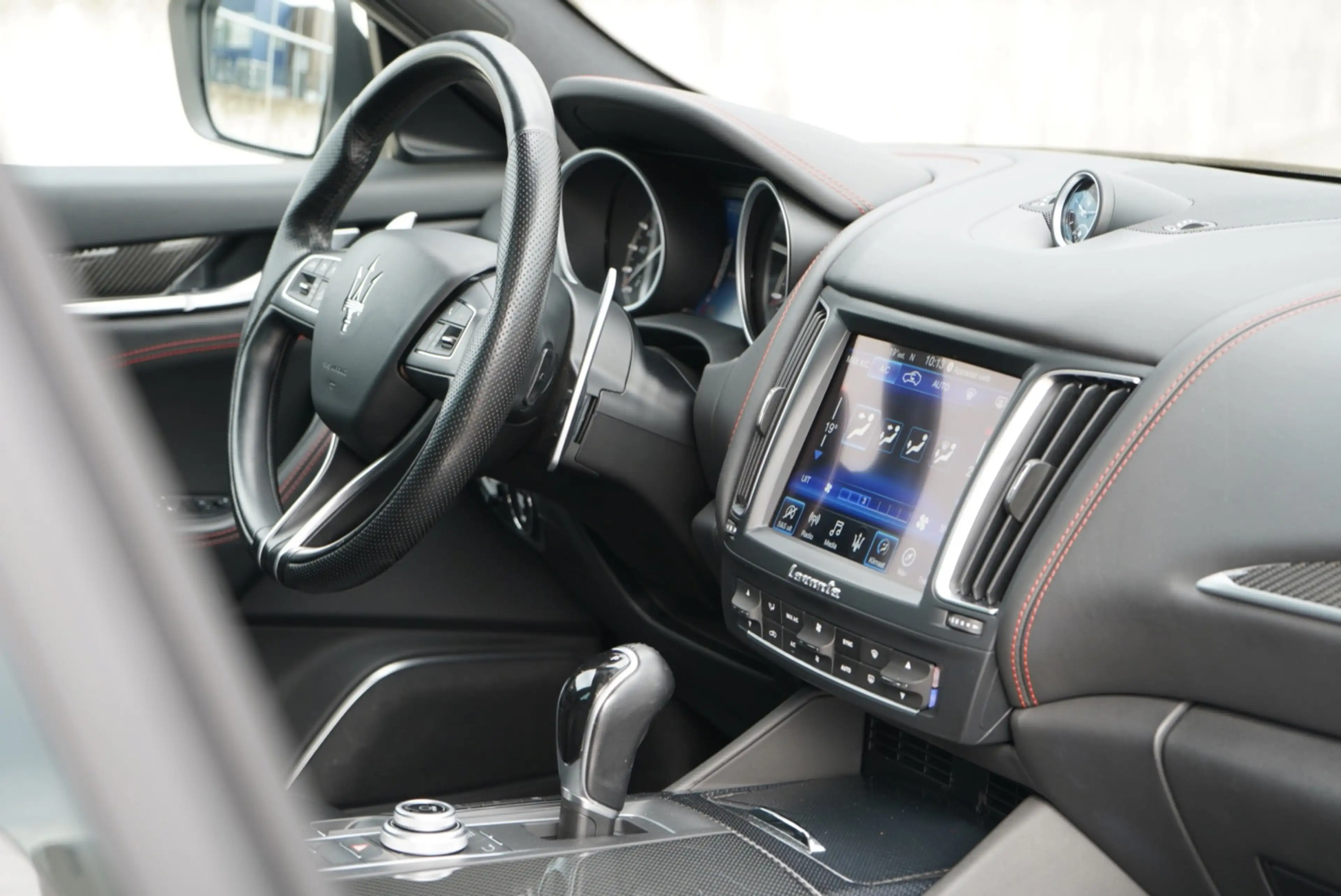 Maserati Levante 3.0 V6 SQ4 AWD GranLusso Modena S — photo 2