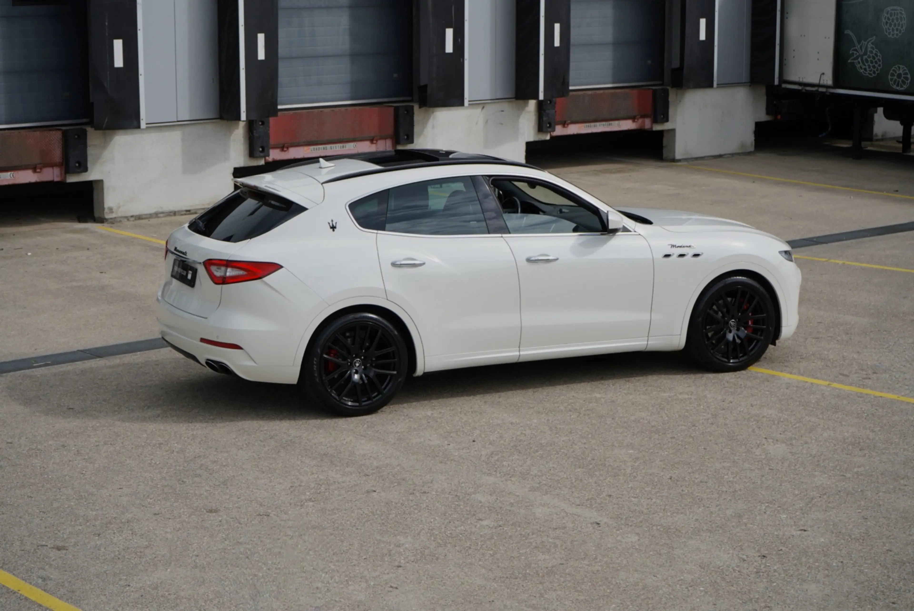 Maserati Levante 3.0 V6 SQ4 AWD GranLusso Modena S — photo 6
