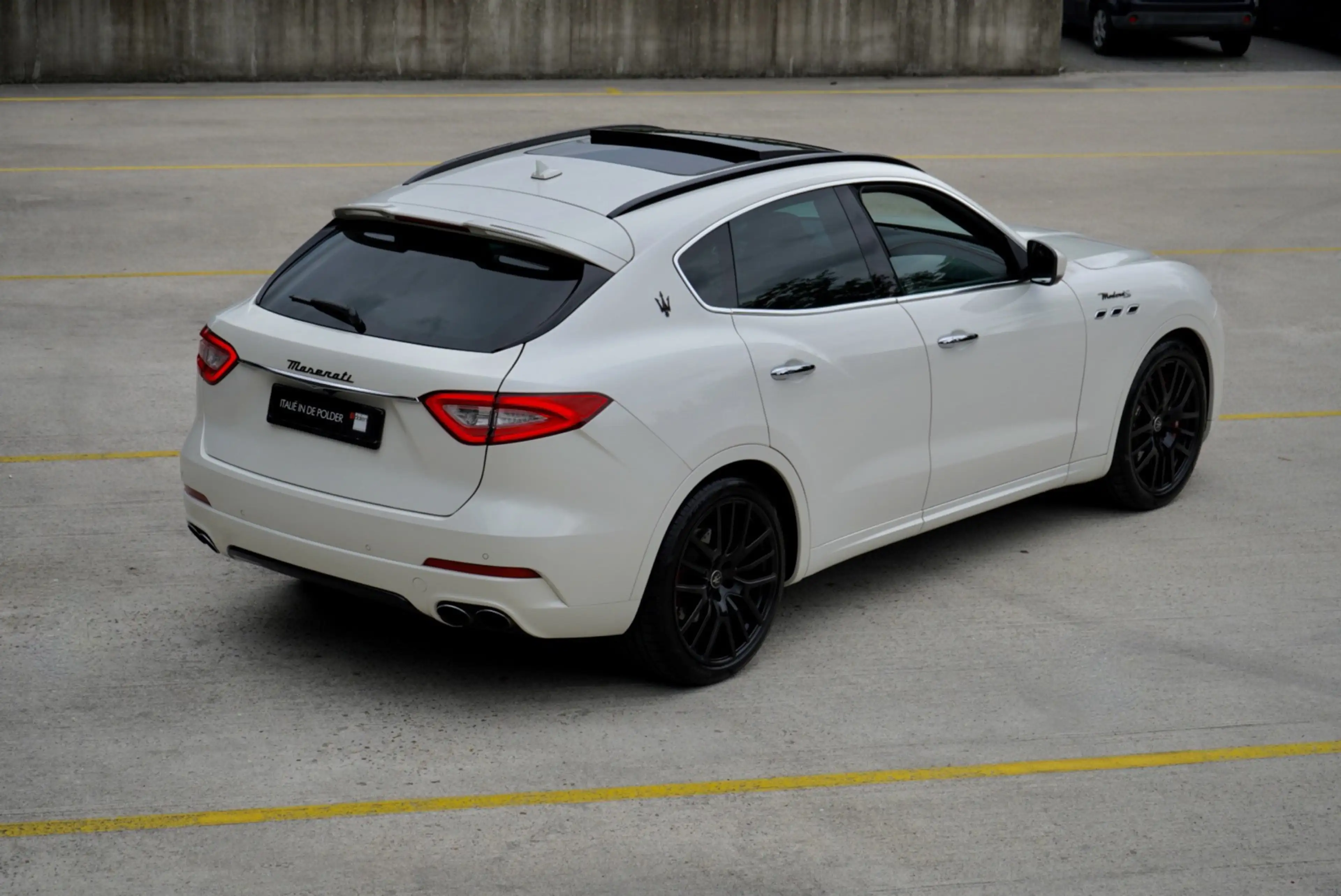 Maserati Levante 3.0 V6 SQ4 AWD GranLusso Modena S — photo 13