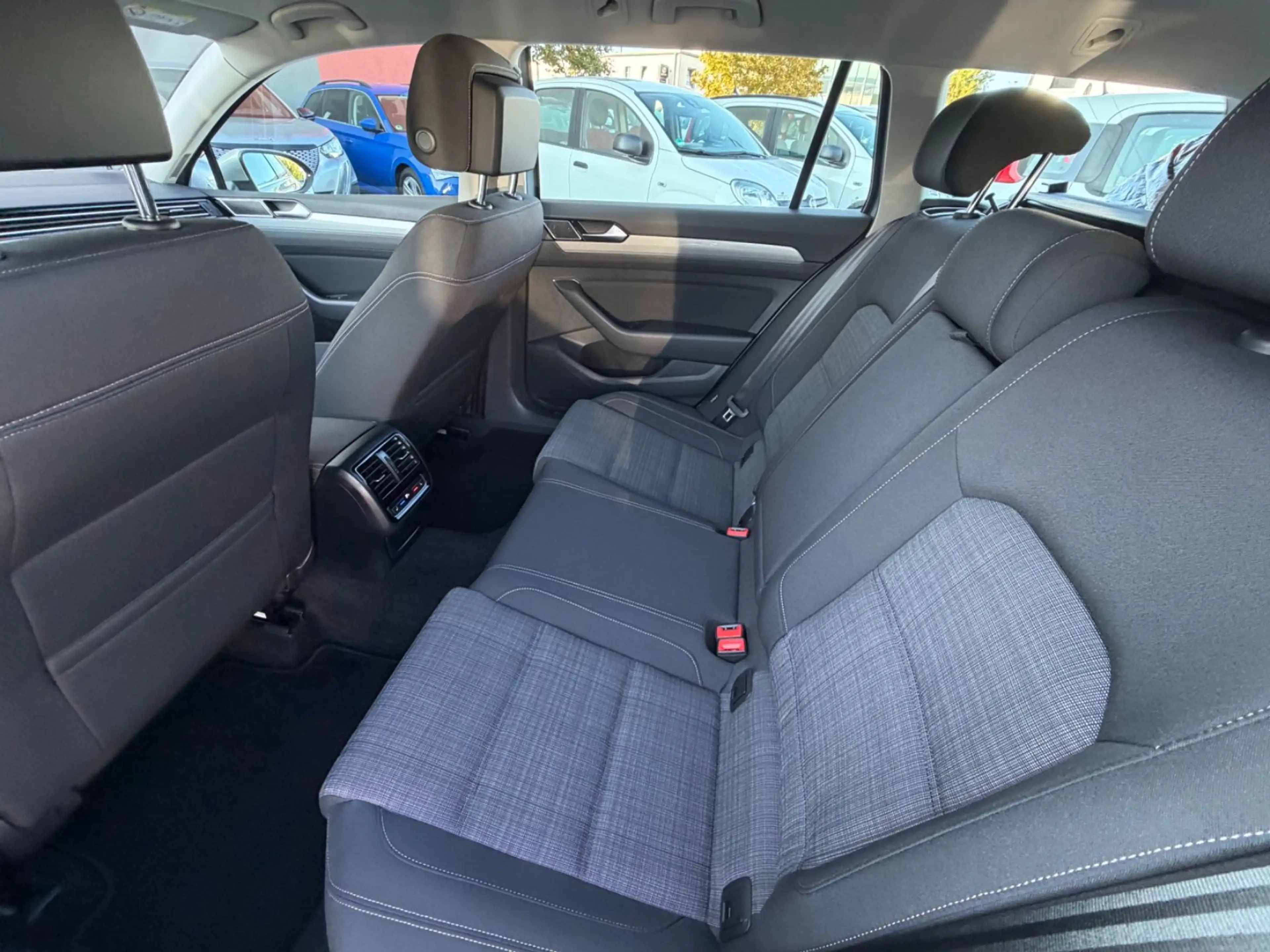 Volkswagen Passat Variant 2.0 TDI Business/1.Hand/AHK — photo 15