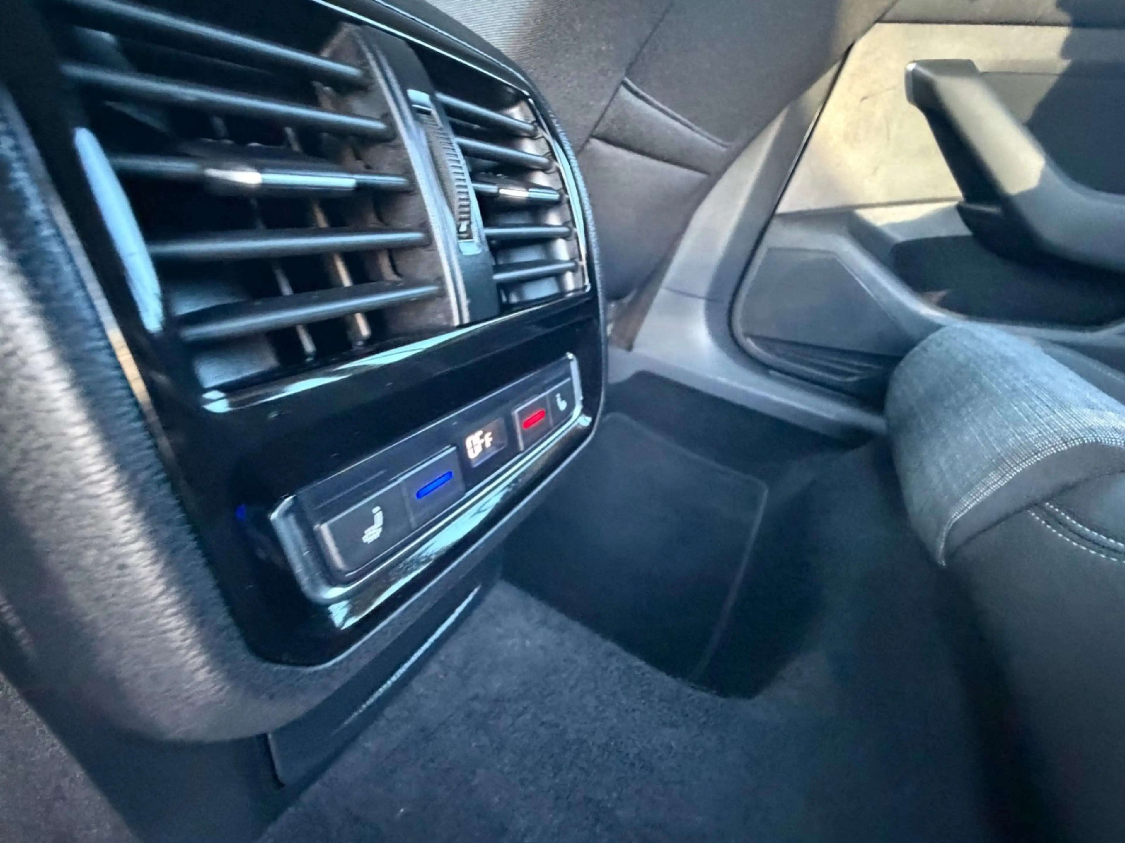 Volkswagen Passat Variant 2.0 TDI Business/1.Hand/AHK — photo 14