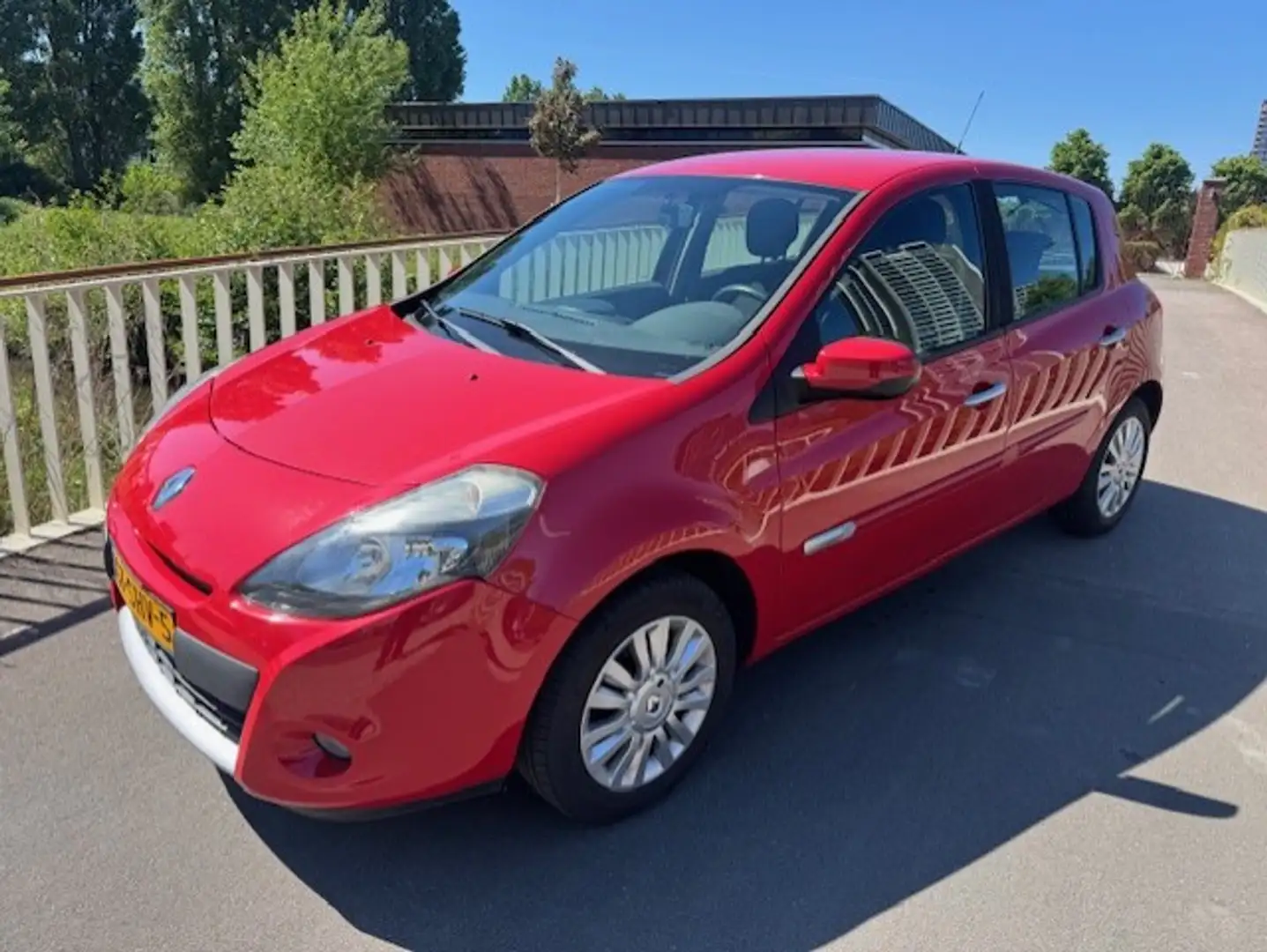 Renault Clio 1.2 Collection Rood - 1