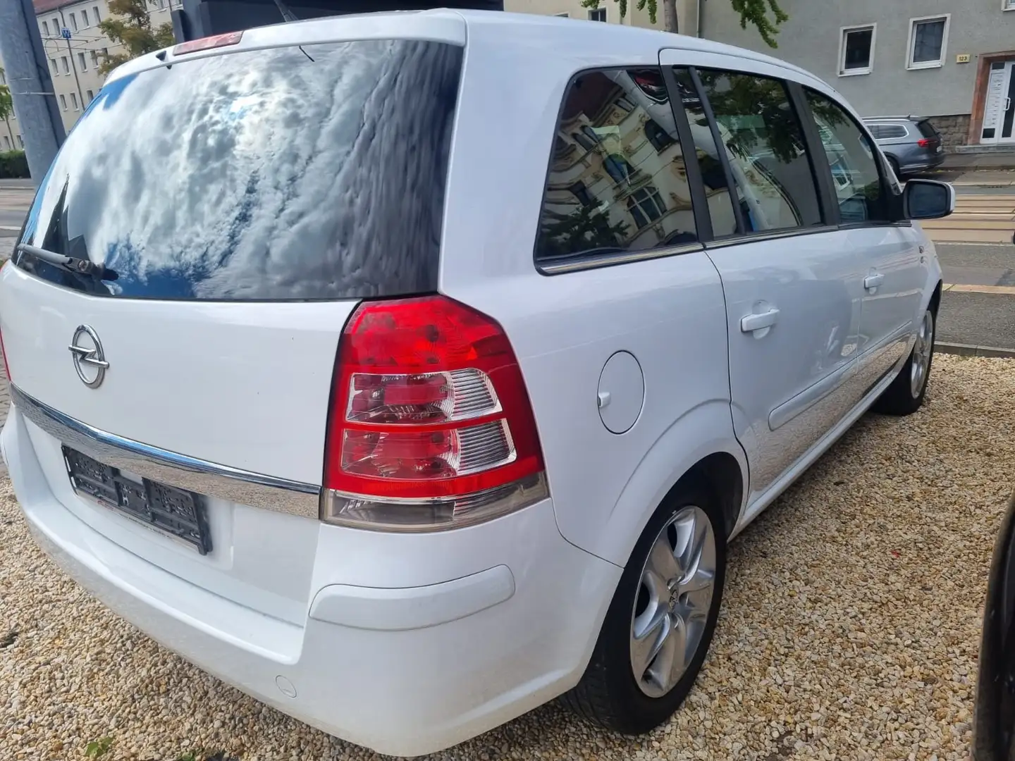 Opel Zafira Edition "111 Jahre" TÜV 09/2027, Winterreifen Weiß - 2