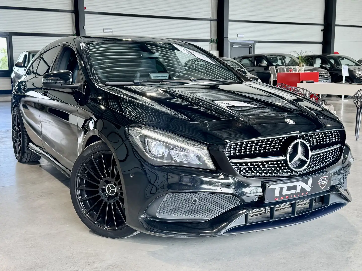 Mercedes-Benz CLA 180 ✅ pack AMG - boite auto - camera - angle mort Noir - 2