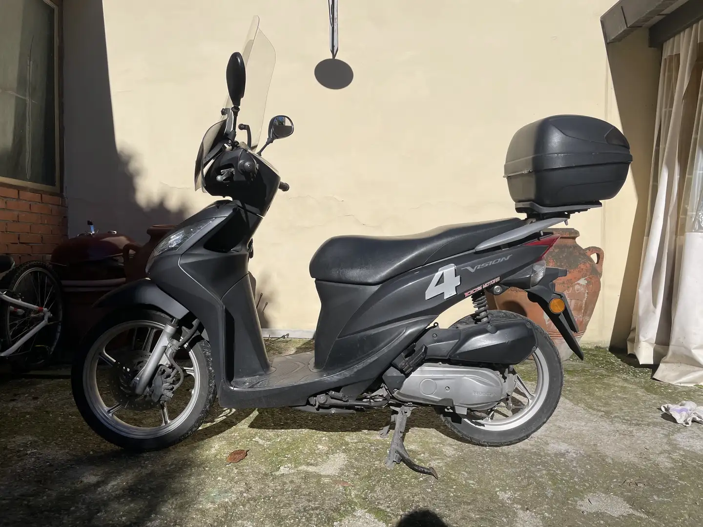 Honda Vision 50 Grigio - 2