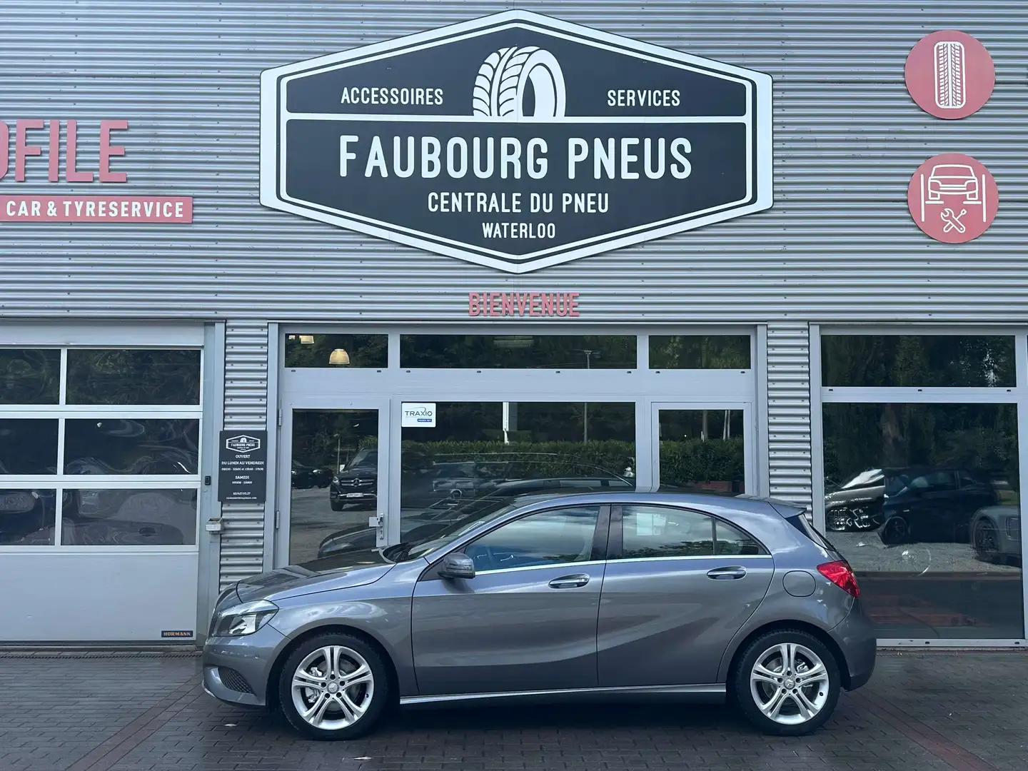 Mercedes-Benz A 180 *1-PROPRIETAIRE/1-OWNER*HISTORIQUE-MERCEDES*NAVI* Argent - 2