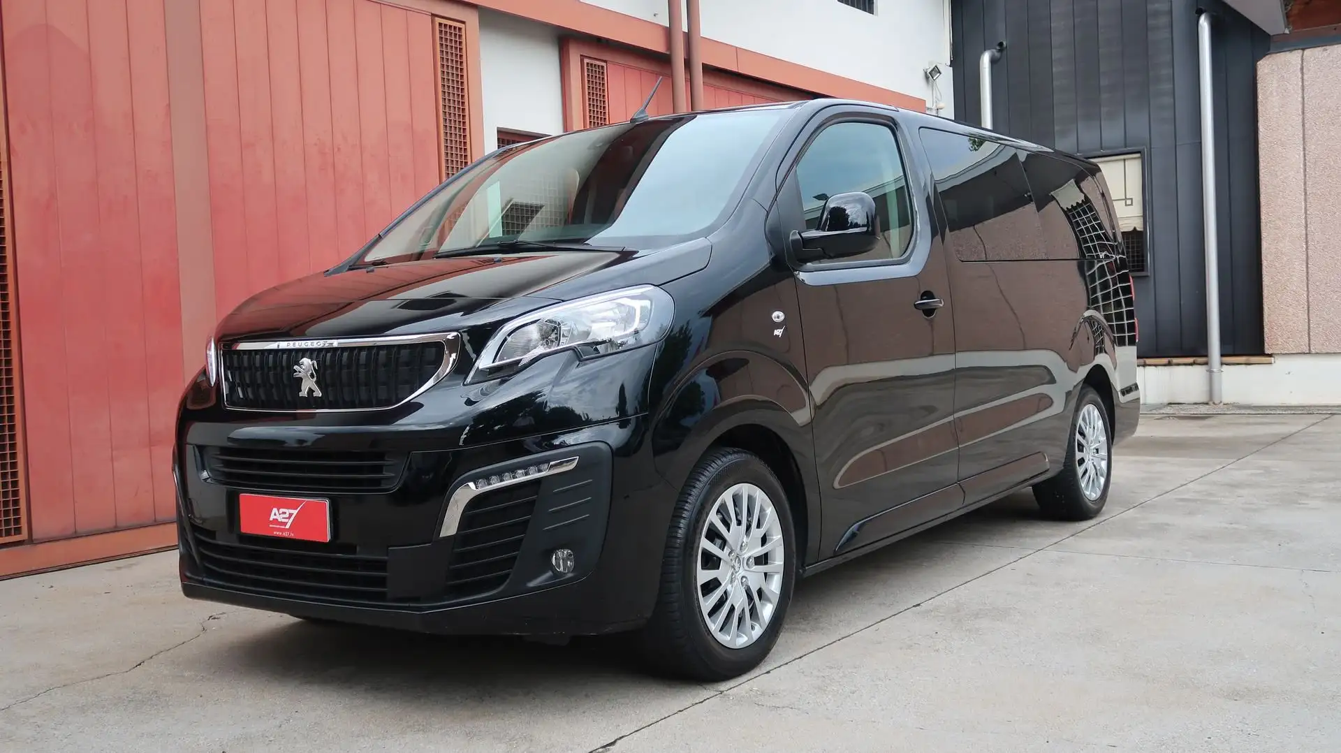 Peugeot Traveller Traveller BlueHDi 120 S&S Long Business #9POSTI# Zwart - 1