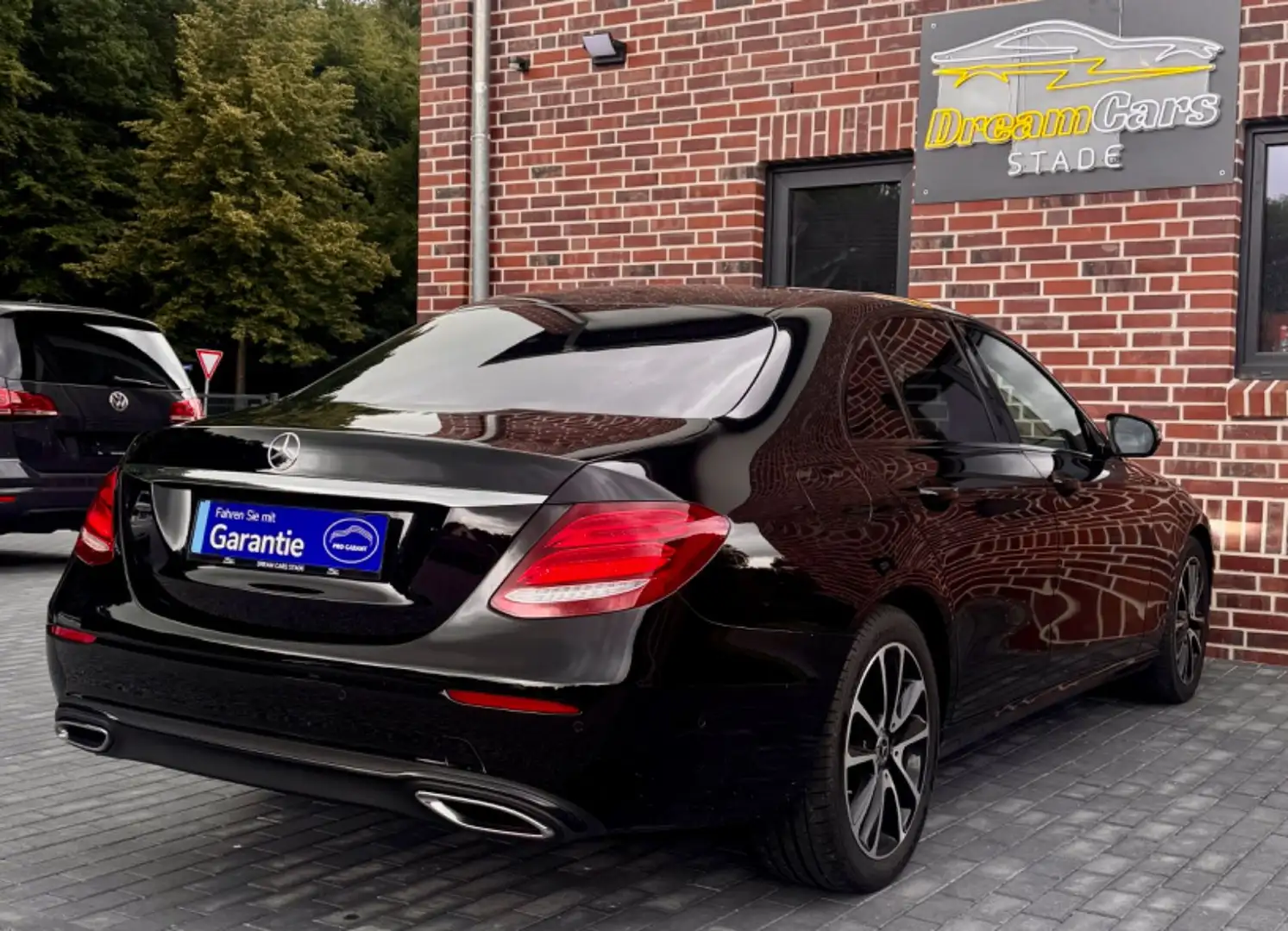 Mercedes-Benz E 220 E220 d 4Matic Avantgarde Widescreen*Head-Up*360° Schwarz - 2