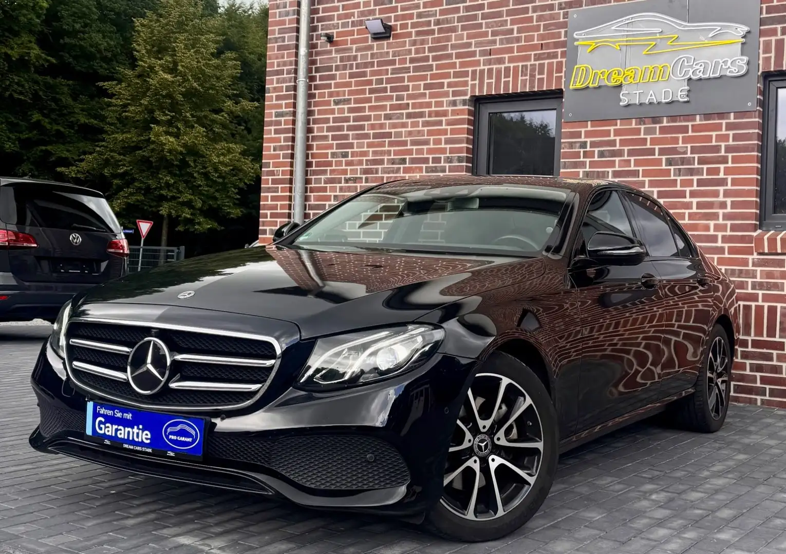 Mercedes-Benz E 220 E220 d 4Matic Avantgarde Widescreen*Head-Up*360° Schwarz - 1