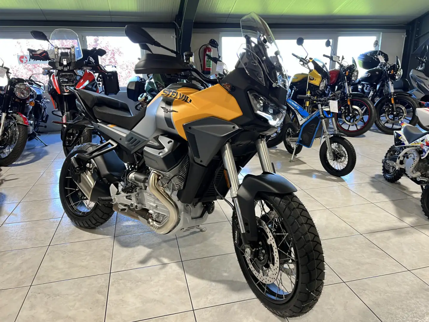 Moto Guzzi Stelvio PFF Rider Assistance Solution 1000 (Location) Yellow - 1
