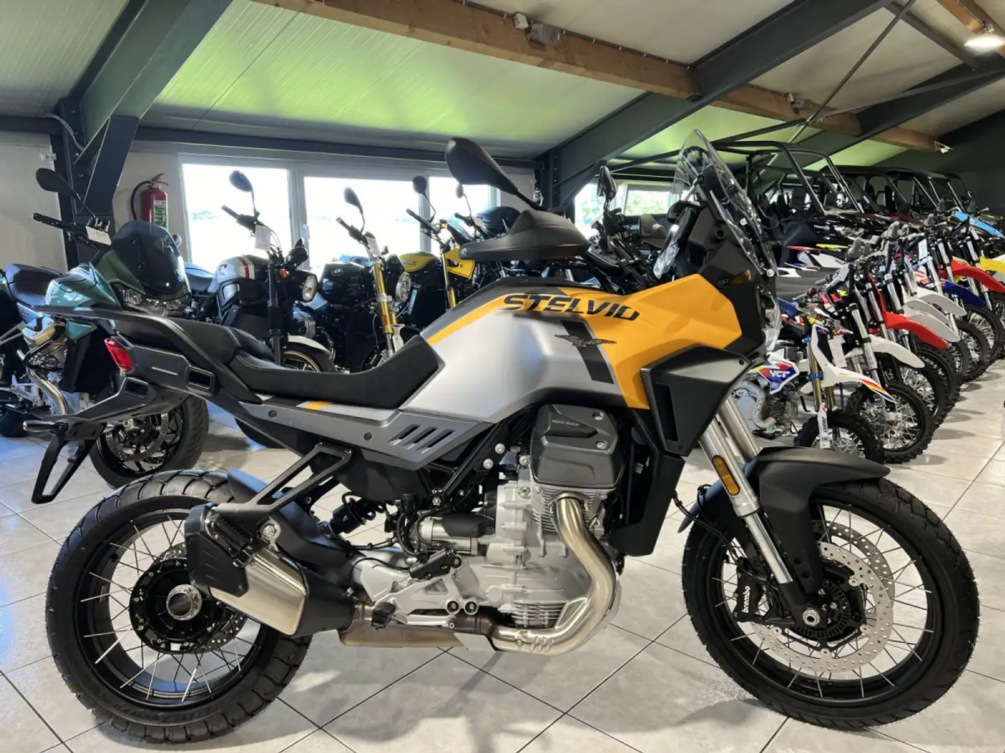 Moto Guzzi Stelvio PFF Rider Assistance Solution 1000 (Location) Yellow - 2