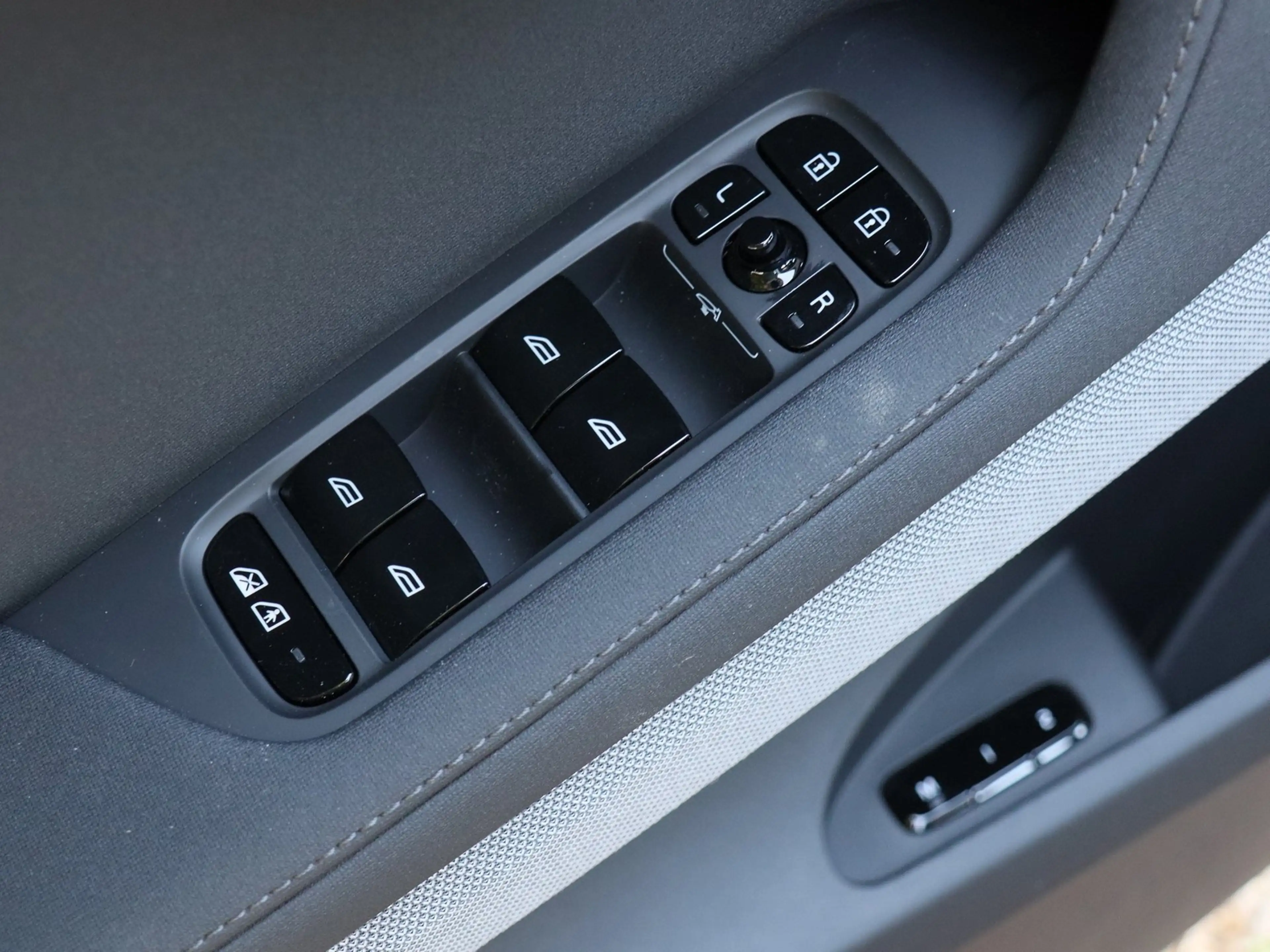 Polestar 2 Long Range Dual Performance Navi*PDC*LED — photo 11