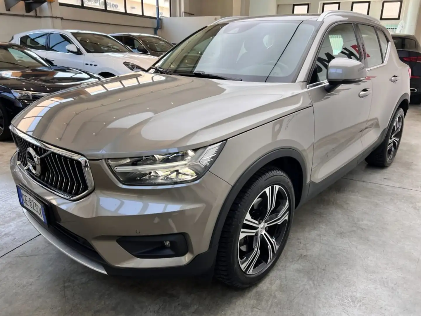 Volvo XC40 B4 AWD Geartronic Inscription Beige - 2