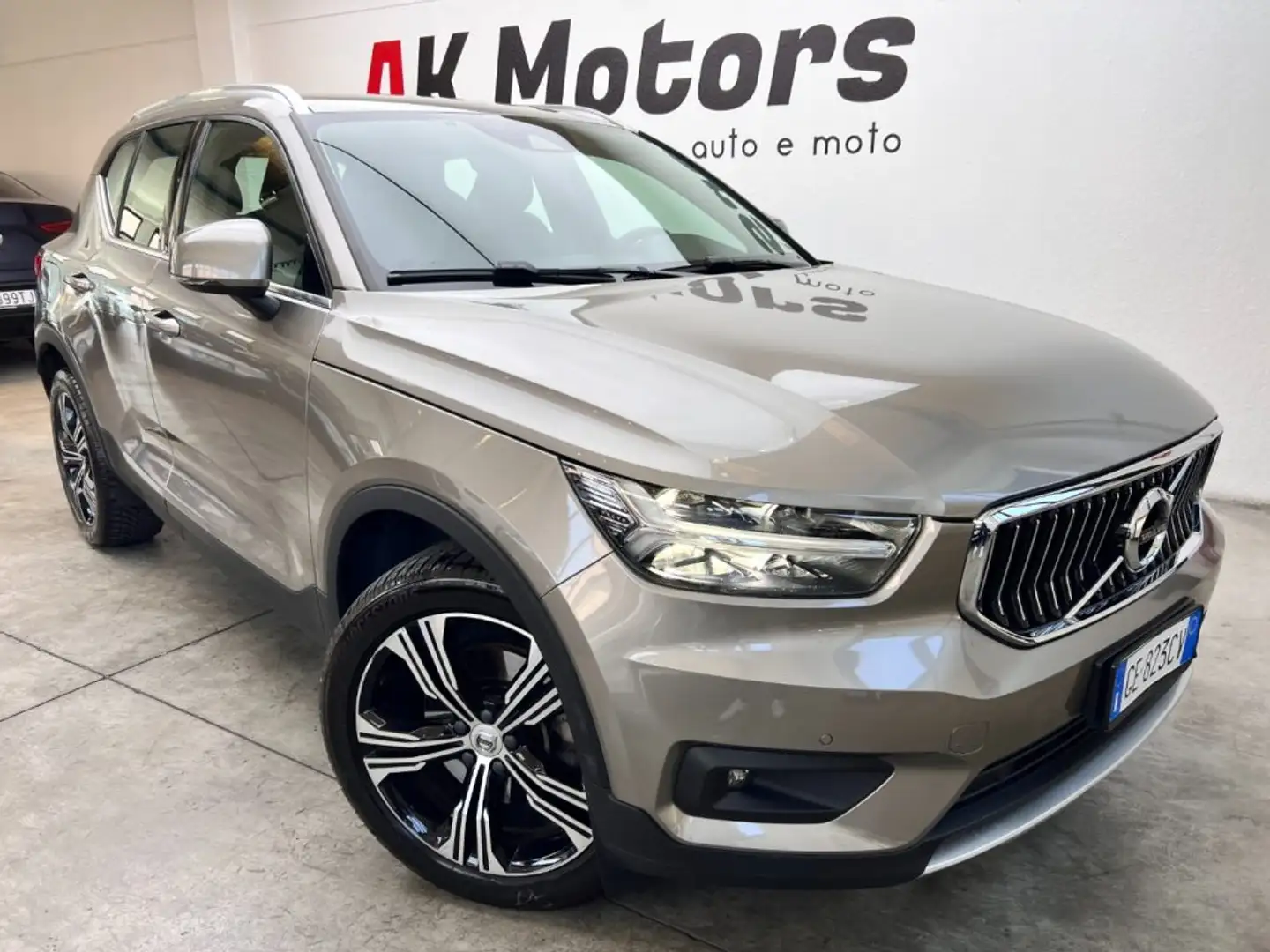 Volvo XC40 B4 AWD Geartronic Inscription Beige - 1