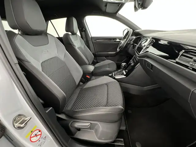 Volkswagen T-Roc view 9
