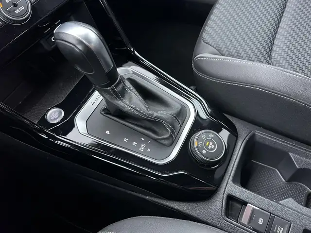 Volkswagen T-Roc view 13