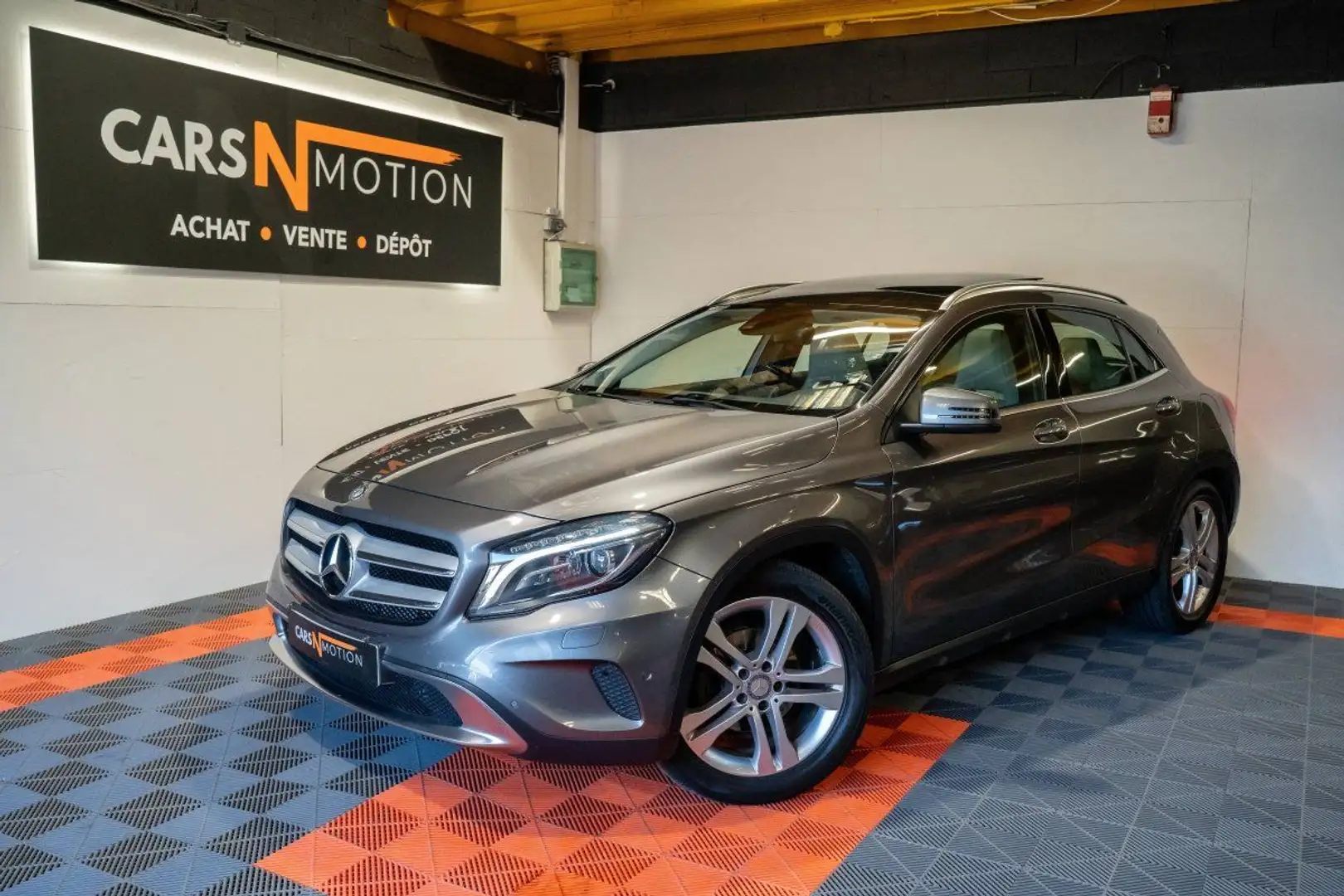 Mercedes-Benz GLA 200 Classe 200 Sensation 156ch BVA 7G-DCT - Toit ouvrant / Attelage - 1