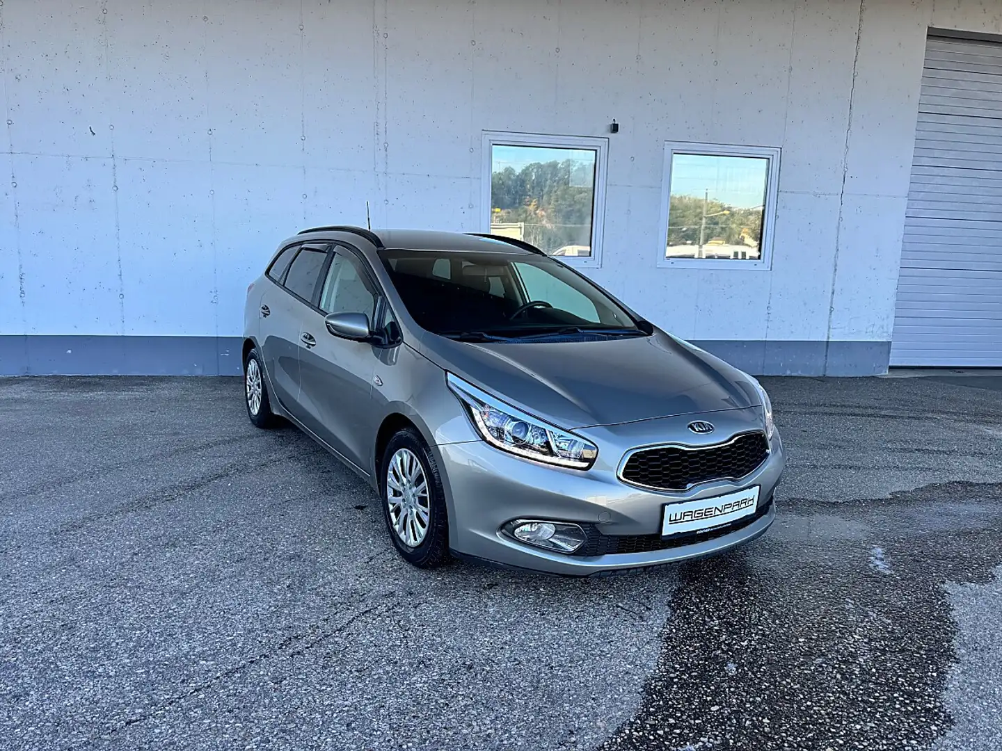Kia Ceed SW / cee'd SW cee'd SW 1,4 MPI CVVT Cool Österreich Paket Beige - 2