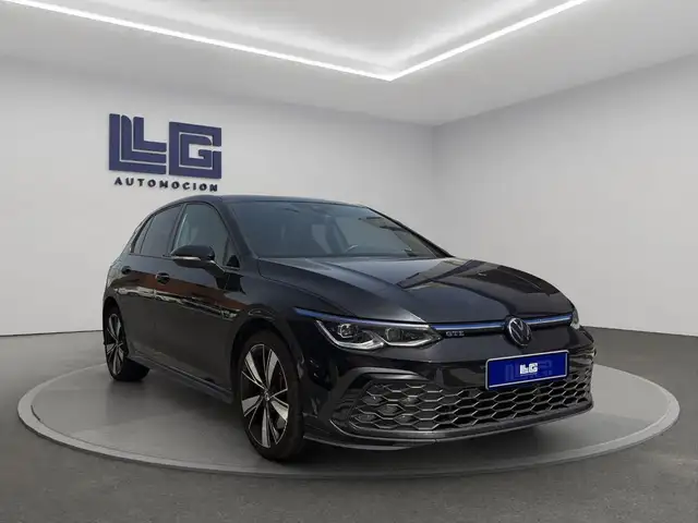 Volkswagen Golf view 4