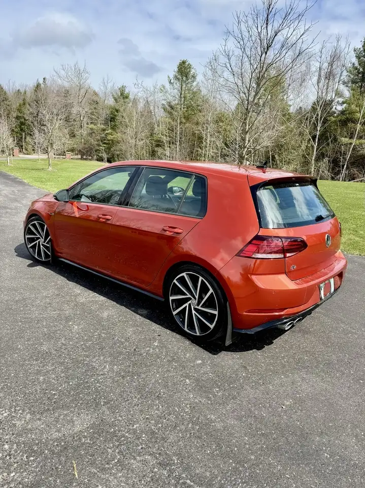 Volkswagen Golf R снимка Volkswagen Golf R