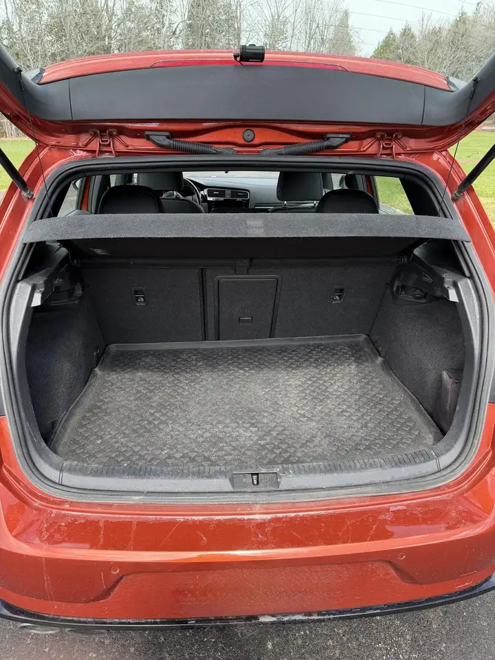 Volkswagen Golf R снимка Volkswagen Golf R