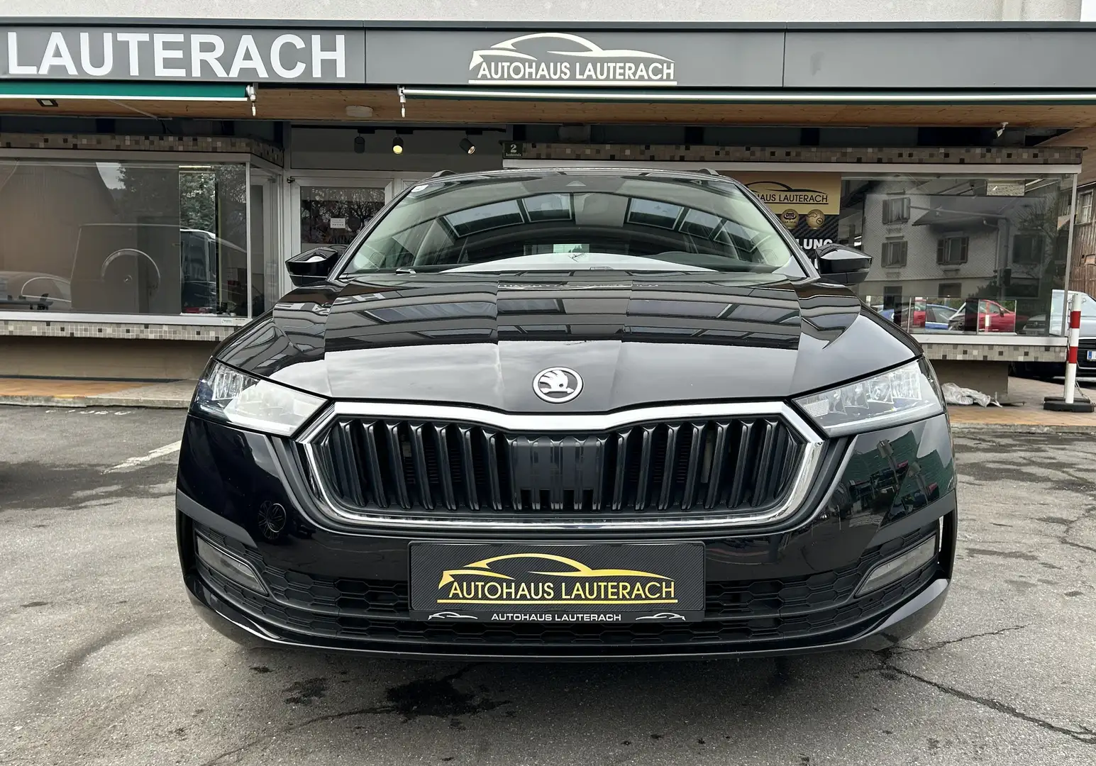 Skoda Octavia Combi 2,0 TDI Ambition *1.HAND *KAMERA *AMBIENTE Schwarz - 2