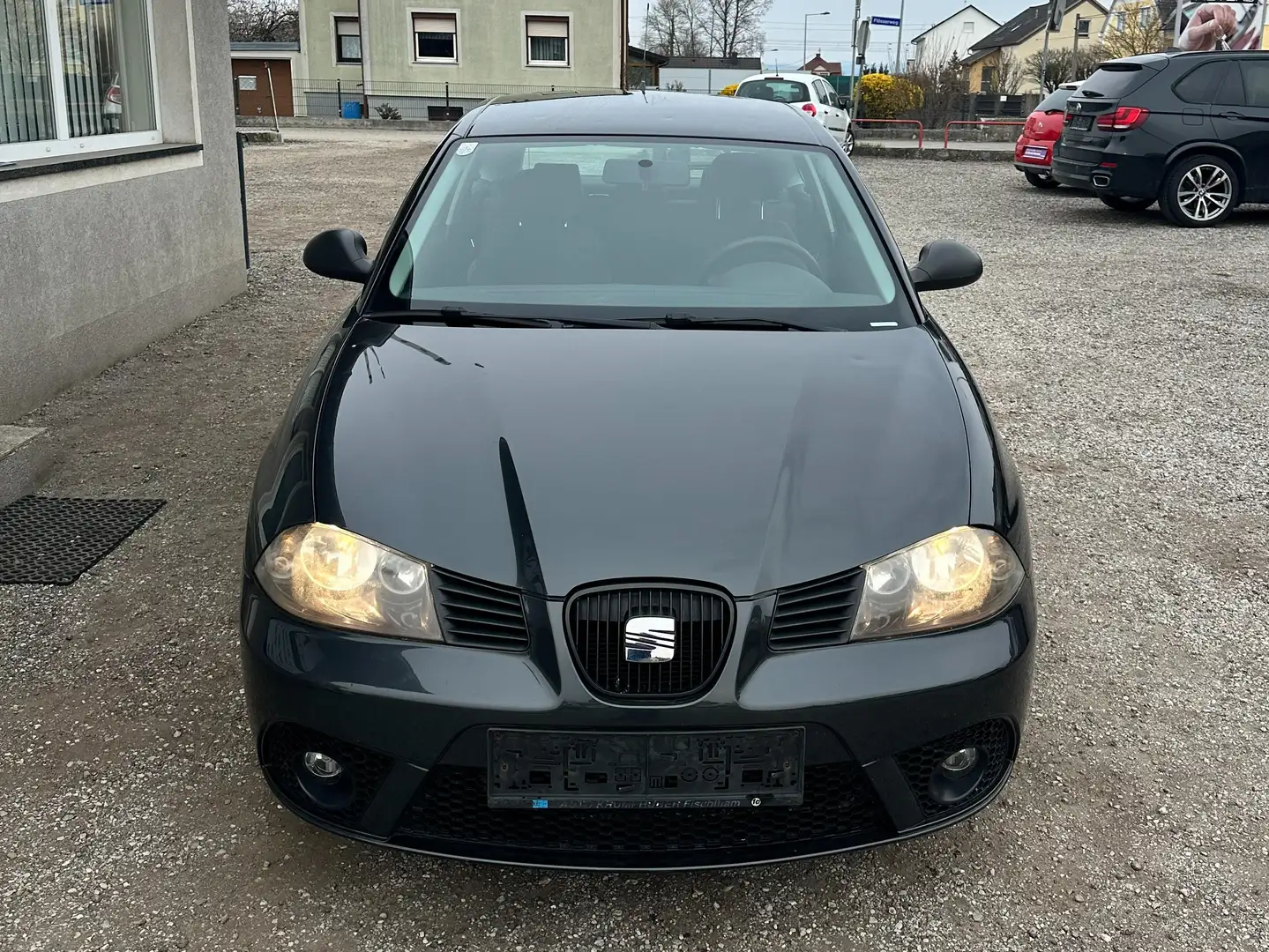 SEAT Ibiza Reference Grau - 2