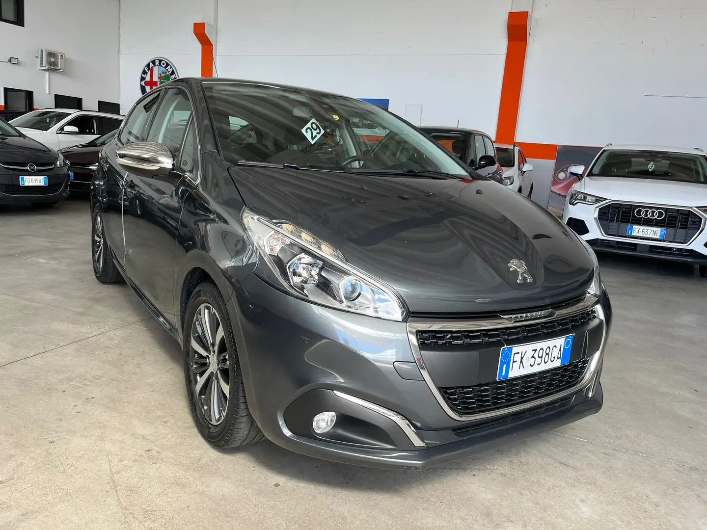 Peugeot 208 208 5p 1.6 bluehdi Allure 75cv Gris - 1