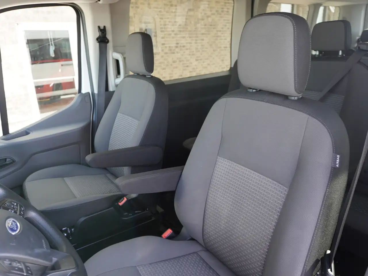 Ford Transit Passenger Wagon снимка Ford Transit Passenger Wagon