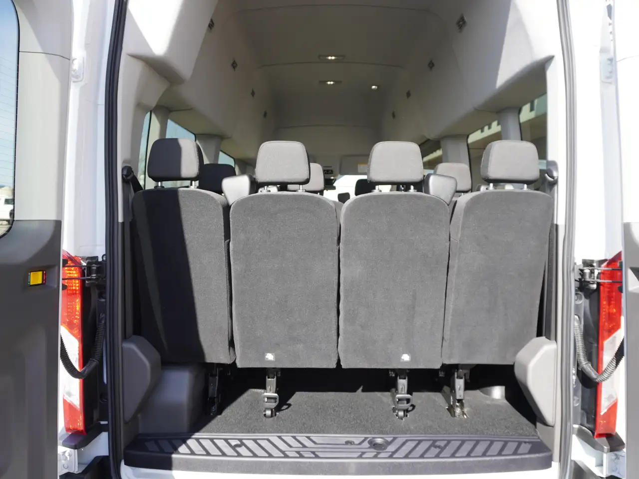Ford Transit Passenger Wagon снимка Ford Transit Passenger Wagon