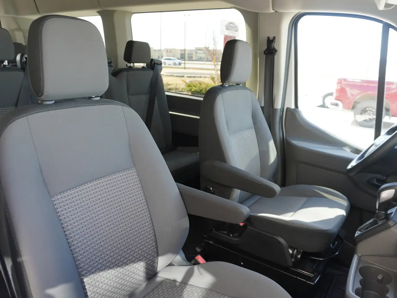 Ford Transit Passenger Wagon снимка Ford Transit Passenger Wagon