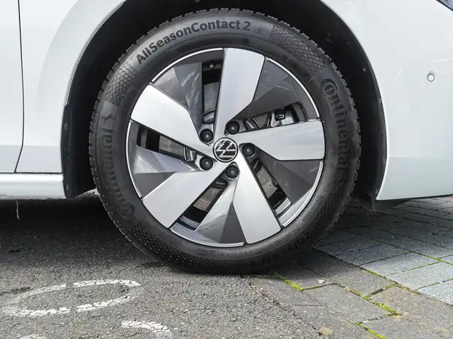 Volkswagen Passat view 7