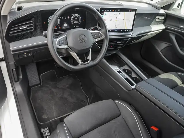 Volkswagen Passat view 9