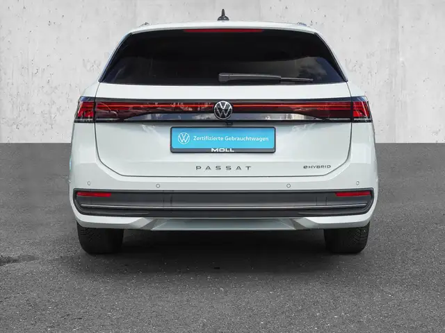 Volkswagen Passat view 6
