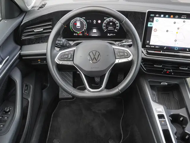 Volkswagen Passat view 11