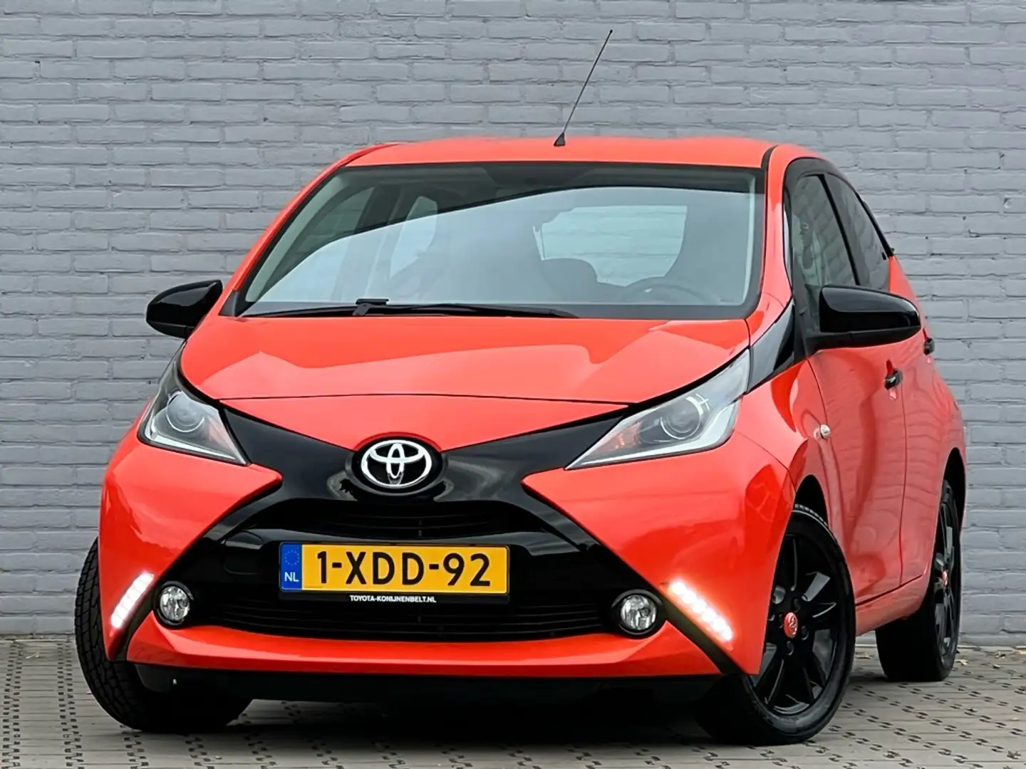 Toyota Aygo 1.0 VVT-i X-Cite 5-deurs | Navi | LM velgen | NL a Portocaliu - 2