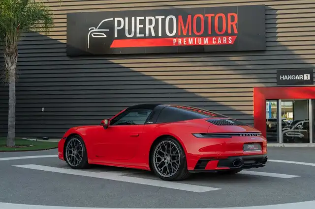 Porsche 992 view 9