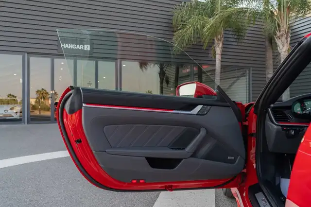 Porsche 992 view 11