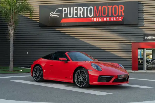 Porsche 992 view 4