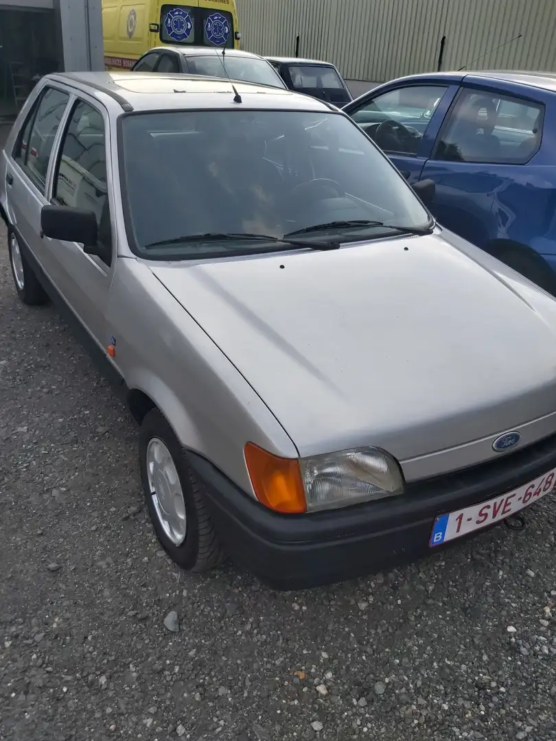 Ford Fiesta 1.1 Succes Anniv. Gri - 2