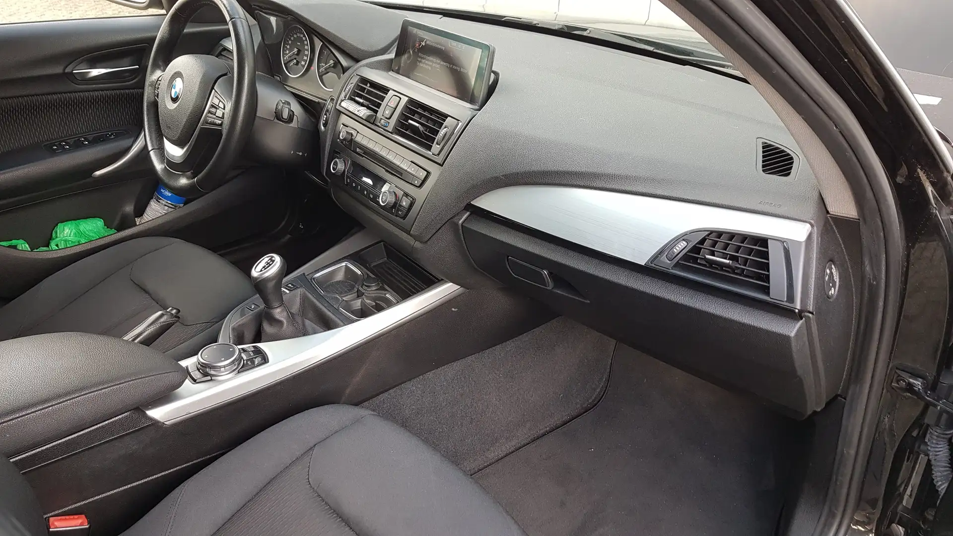 BMW 118 118 High Executive Zwart - 2